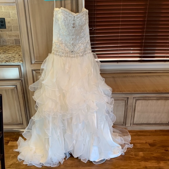 Wedding Dress - Picture 2 of 5